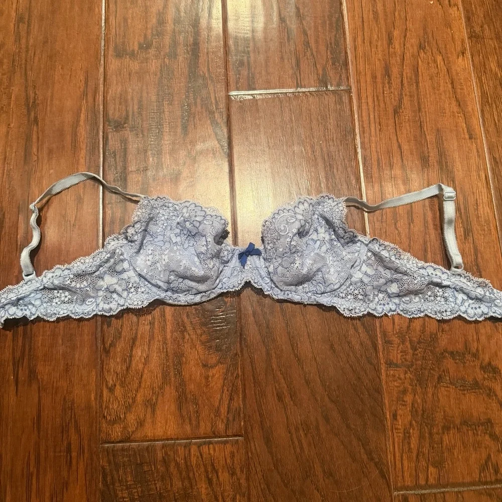 Victoria's Secret Powder Blue Lace Underwire Bra - Picture 6 of 6